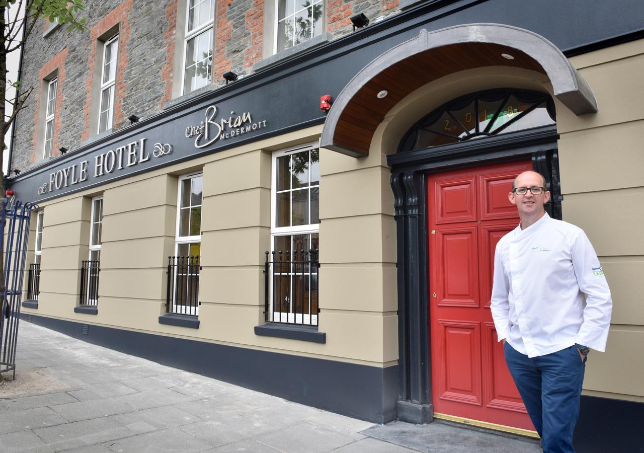 Foyle Hotel Моувил Екстериор снимка
