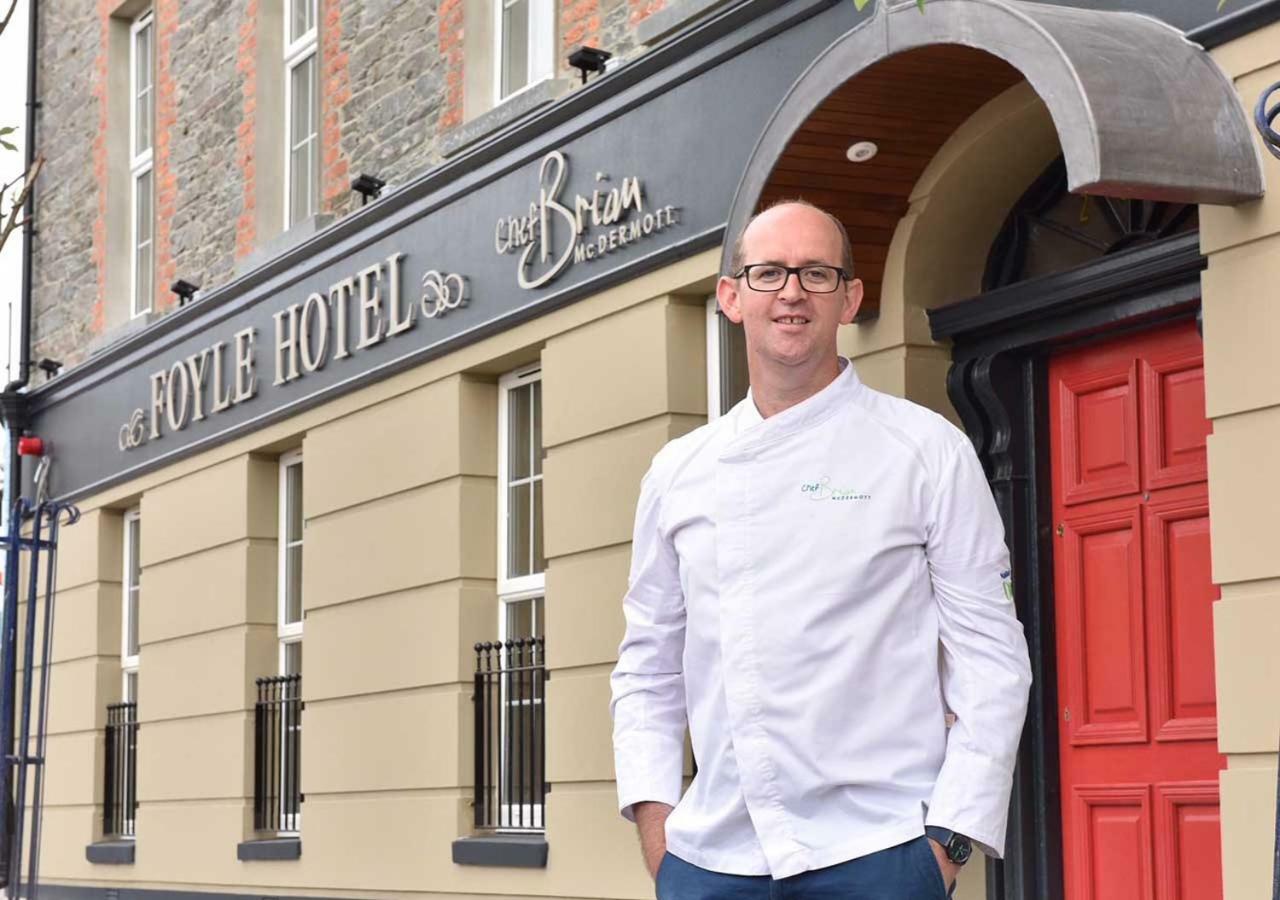 Foyle Hotel Моувил Екстериор снимка